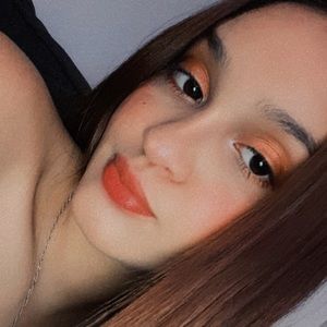 Meet your Posher, Denissa idaly